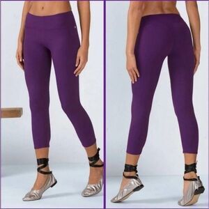 🚨FINAL OFFER Fabletics Powerhold Salar Mid Rise Purple Crop Leggings Size Small
